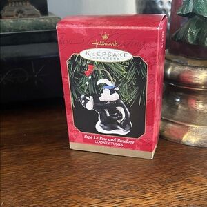 Pepe le Pew and Penelope Hallmark Keepsake Ornament 1998 
Excellent condition